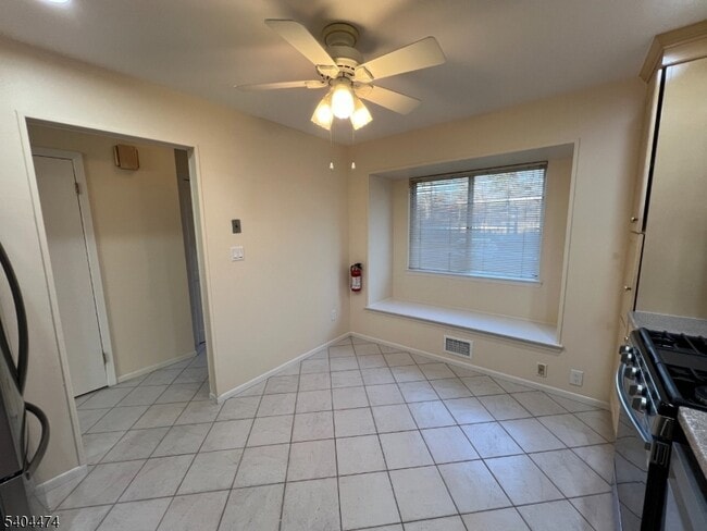 Building Photo - 124 Chelsea Way