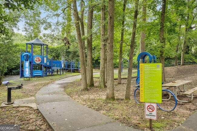 Building Photo - 1136 Gilbert St SE