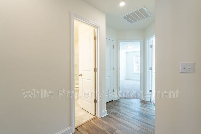 Building Photo - 1556 Cedar Tree Dr