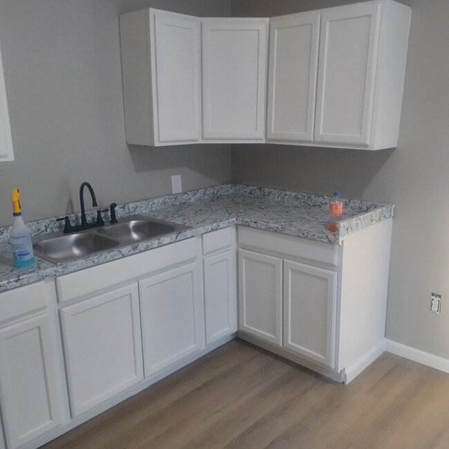 Building Photo - 525 Baltimore St