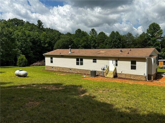 Building Photo - 15 Bonanza Ln