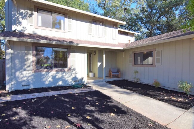 Building Photo - Beautiful 4bd/ 2.5 ba House