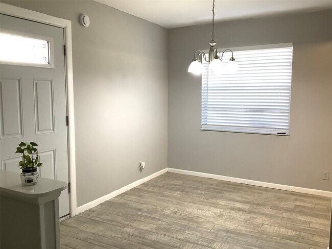 Building Photo - 70 Normandy B