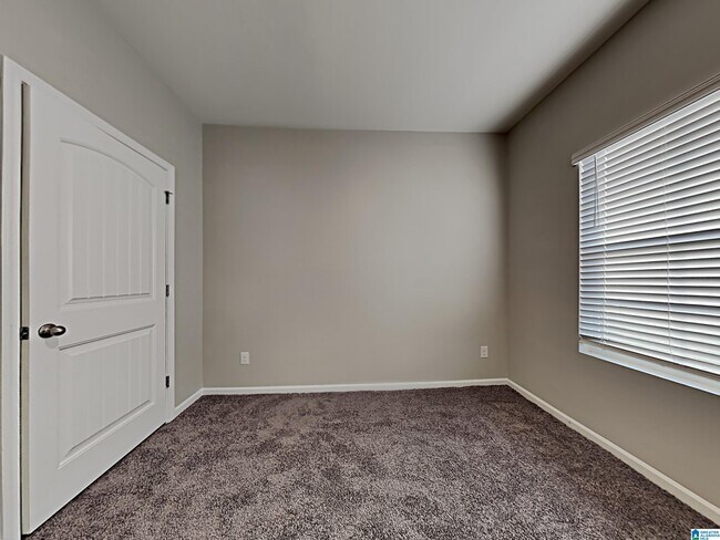 Building Photo - 1064 Park View Dr