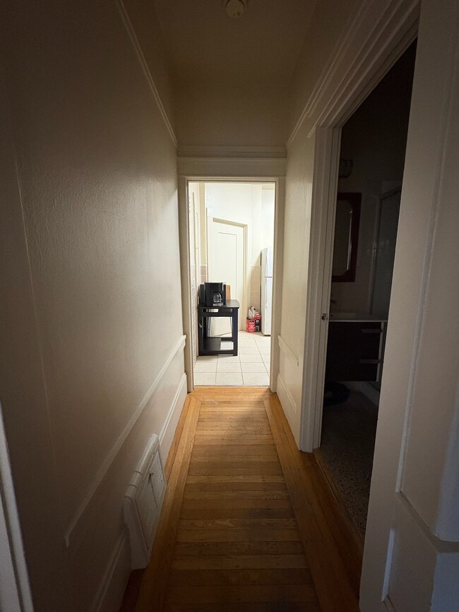 Hallway to kitchen and bathroom - 453 20th Ave