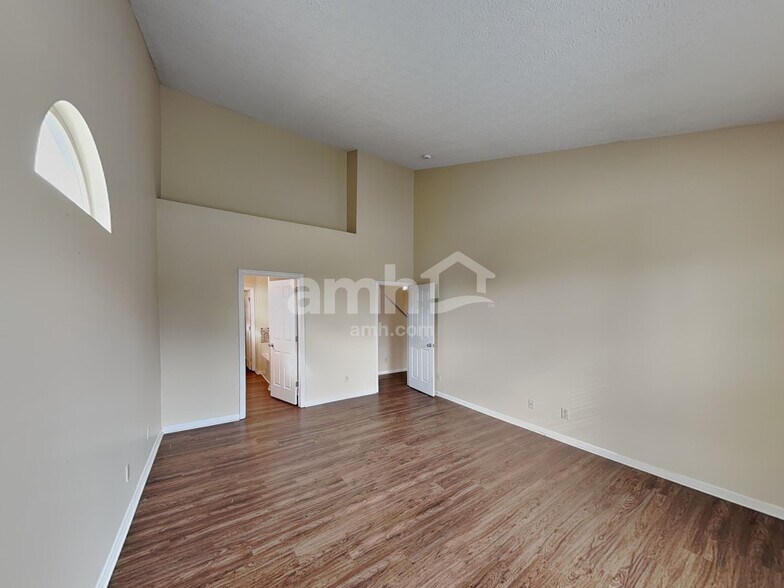 Building Photo - 742 Keltoncrest Dr