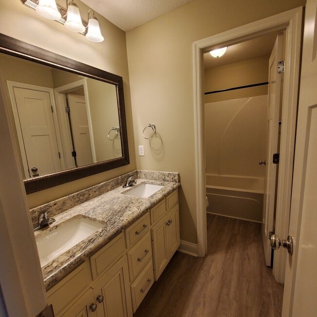 Building Photo - Modern Elegance Meets Southern Comfort: 4BR/2BA Gem in Northlake Neighborhood!