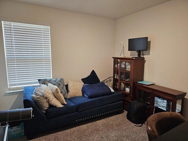 Building Photo - 3722 Pronghorn Ln
