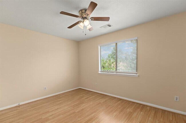 Building Photo - 16927 Fairway Glen Ln