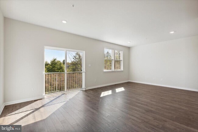 Building Photo - 76 Fonthill Ct