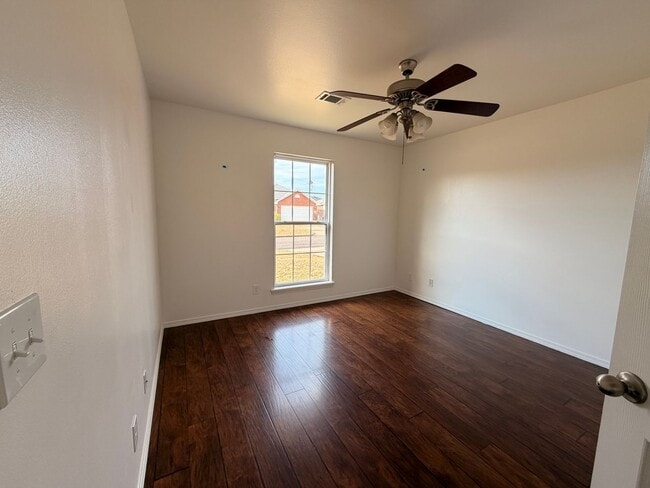 Building Photo - Welcome to this conveniently located home in Russellville, AR.