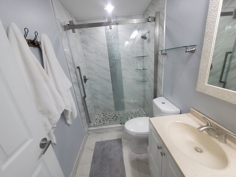 Building Photo - 3568 Boca Ciega Dr