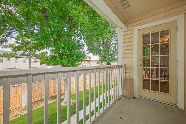 Building Photo - 2750 Holly Hall St
