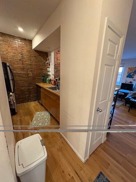 Building Photo - 204 Northampton St