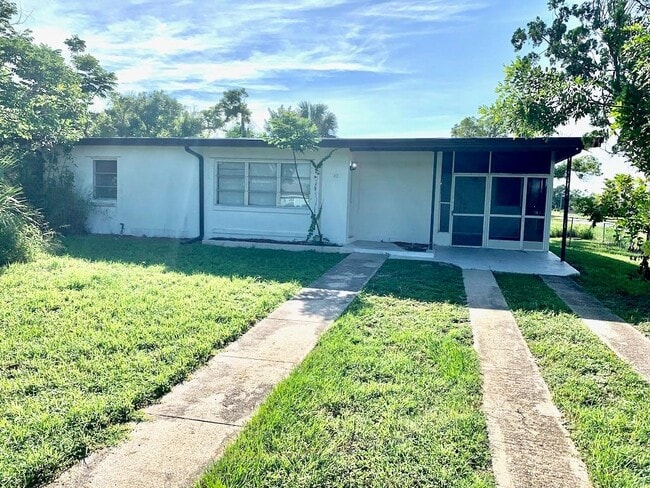 Primary Photo - 3140 Crestwood Dr