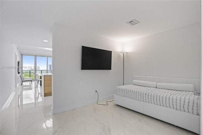 Building Photo - 16385 Biscayne Blvd