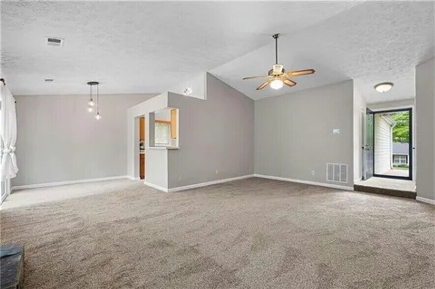 Building Photo - 933 River Rock Dr