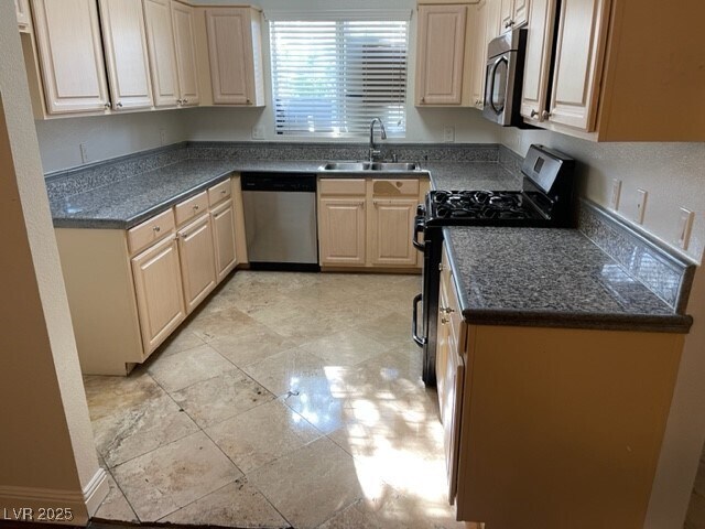 Building Photo - 5250 S Rainbow Blvd