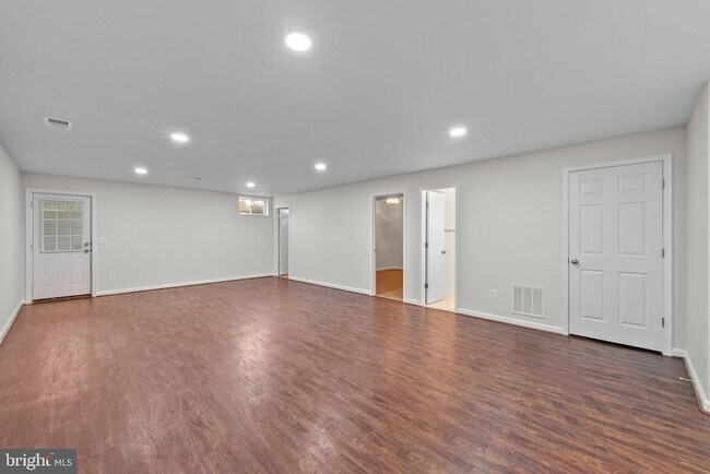 Building Photo - 7722 Yalta Way