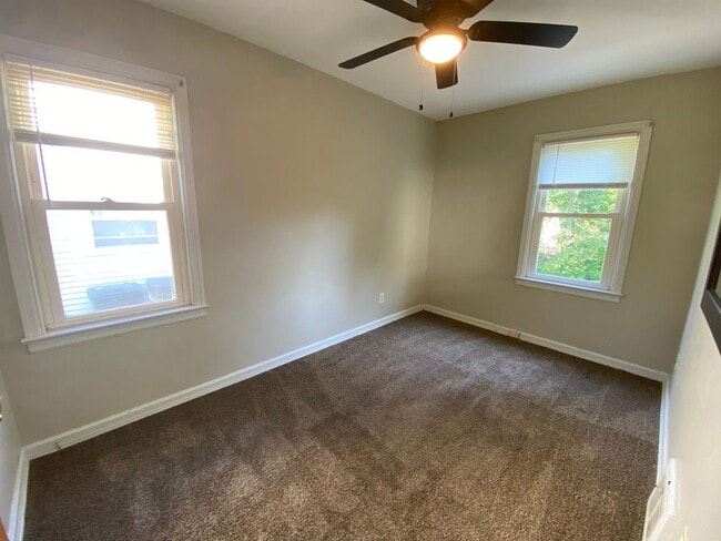Building Photo - Sunny Single-Level 3BR with Oversized Yard...