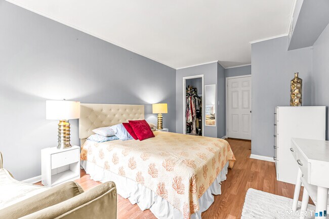 Building Photo - 5 Birch Ln