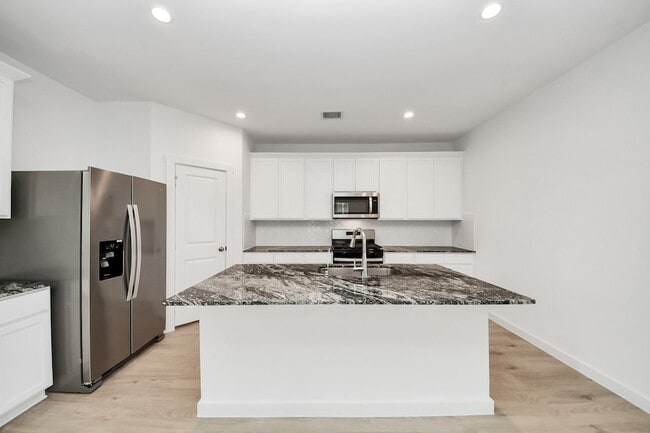 Building Photo - 7811 Bel Fiore Dr