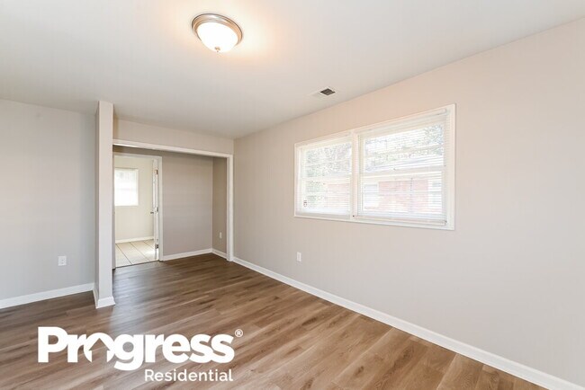 Building Photo - 1644 E Woodberry Ave