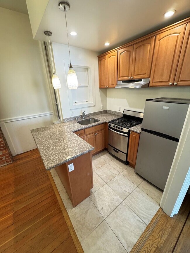Building Photo - Linden - Laguna Apartments