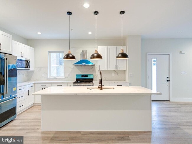 Building Photo - 630 Moyer St