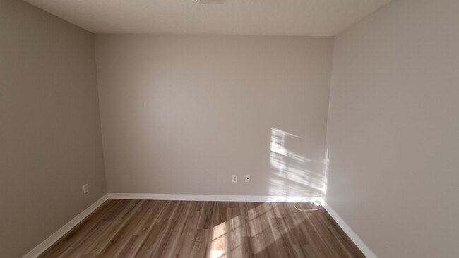 Building Photo - 3 bedroom 2 bath house available for rent!