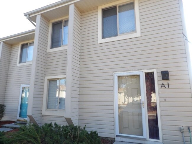 Building Photo - 951 Plantation Dr