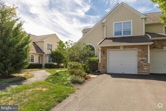 Building Photo - 146 Canterbury Ln