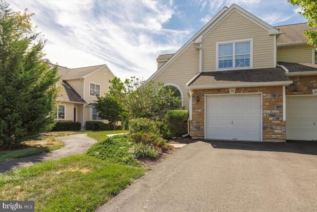 Primary Photo - 146 Canterbury Ln
