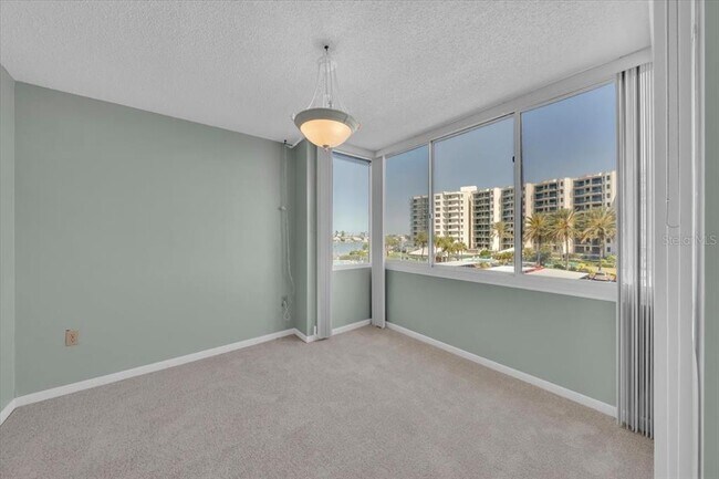 Building Photo - 660 Island Way