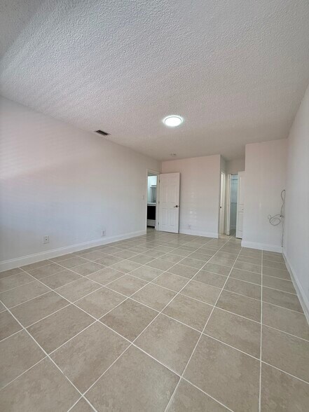 Master Bedroom - 821 SW 9th St