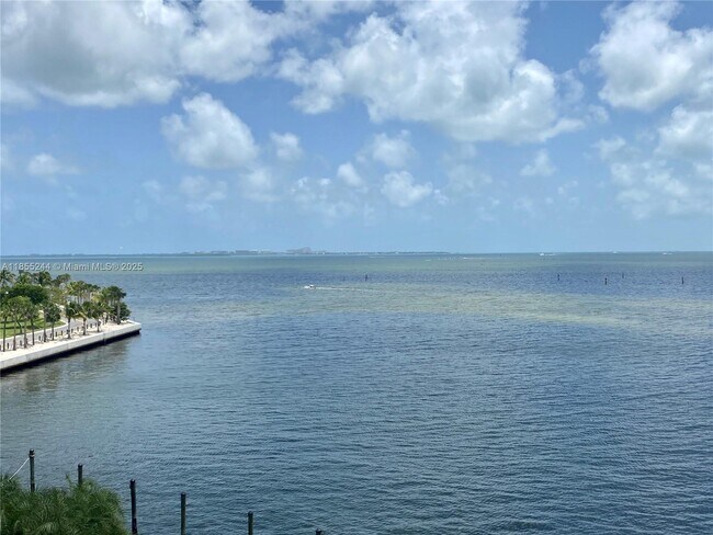 Building Photo - 1632 S Bayshore Ct