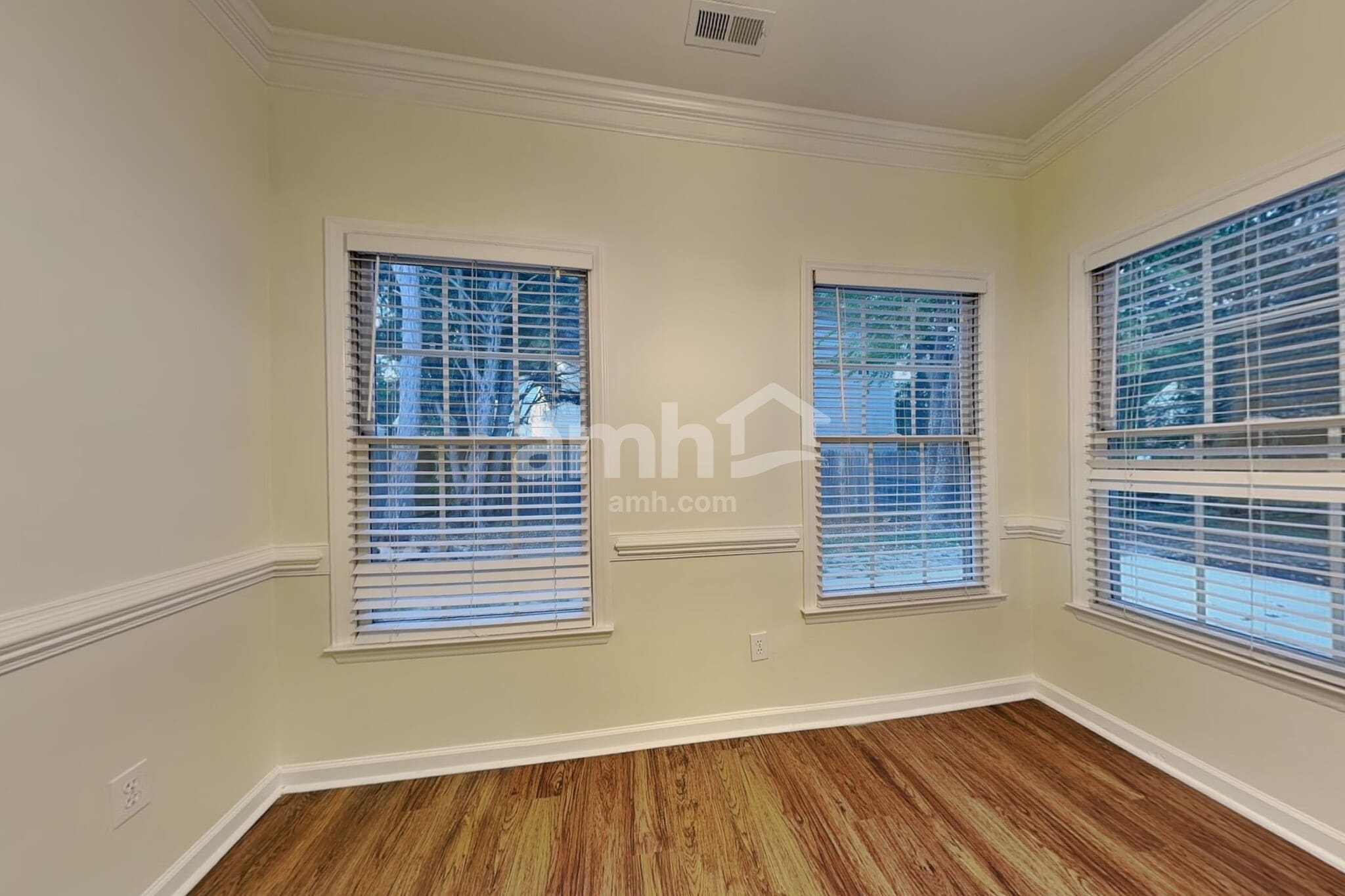 Building Photo - 102 Selsey Dr