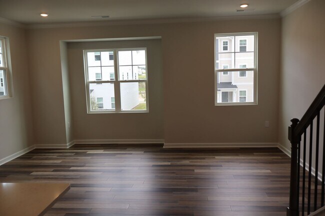 Building Photo - charming 3-bedroom