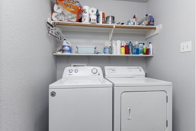 Building Photo - 29326 Legends Green Dr