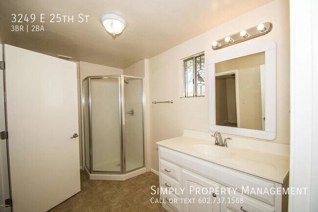 Building Photo - Great 3 bed 2 bath near UofA/ downtown Tuc...