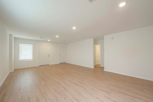 Building Photo - 1491 Las Cuevas Dr
