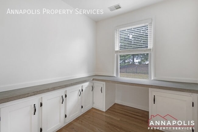 Building Photo - 10 Greystone Ct