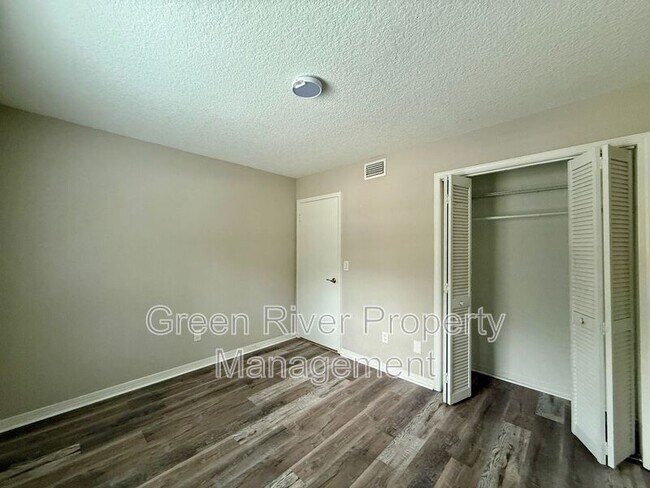 Building Photo - 7665 Jana Ln S