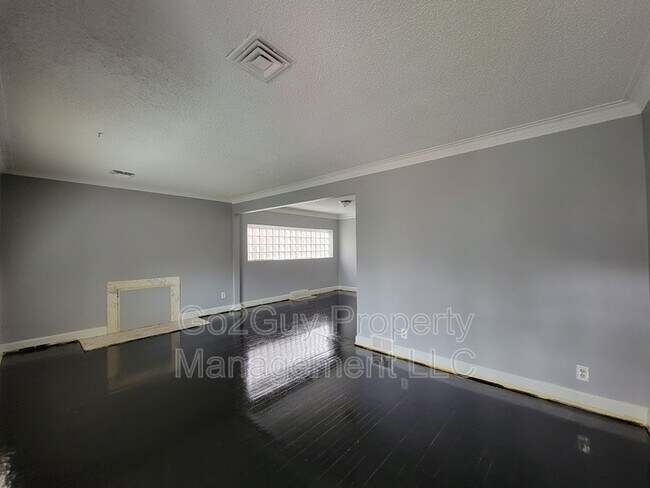 Building Photo - 18034 Birwood St