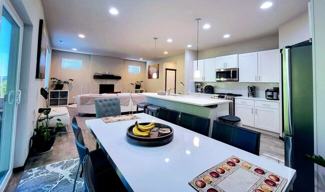 Building Photo - Available NOW!- 3bed home at The Reserve – Close to ferries, shopping and dining!