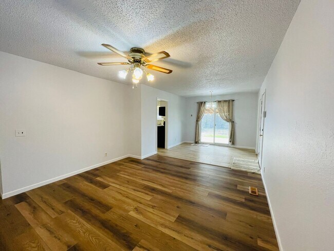 Building Photo - Current remolded home in Union School District