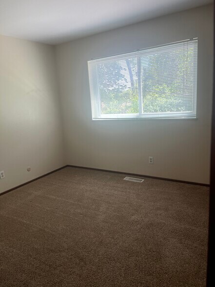 Bedroom 2 - 9530 Hyde Park Dr