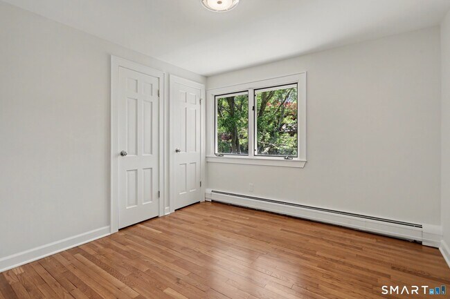 Building Photo - 145 Casmir Dr