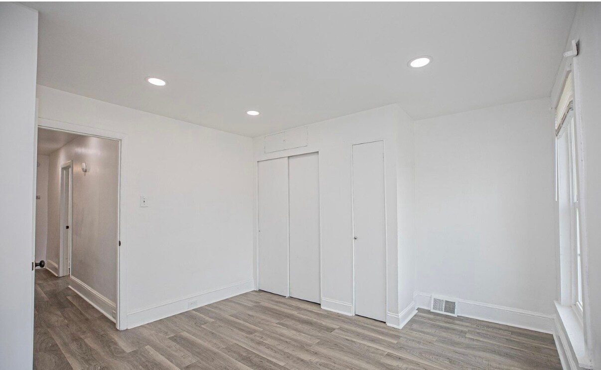 Building Photo - 6170 Lawnton St