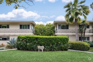 Building Photo - Spacious 2BR on Millionaire's Row!